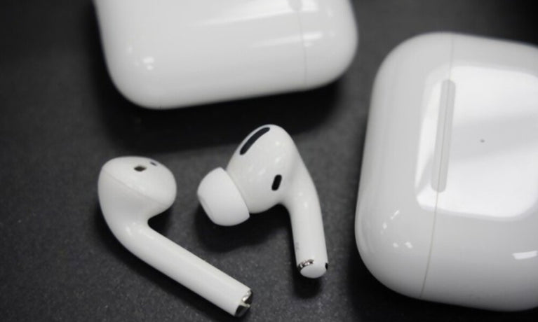 Come collegare due AirPods diversi alla stessa custodia