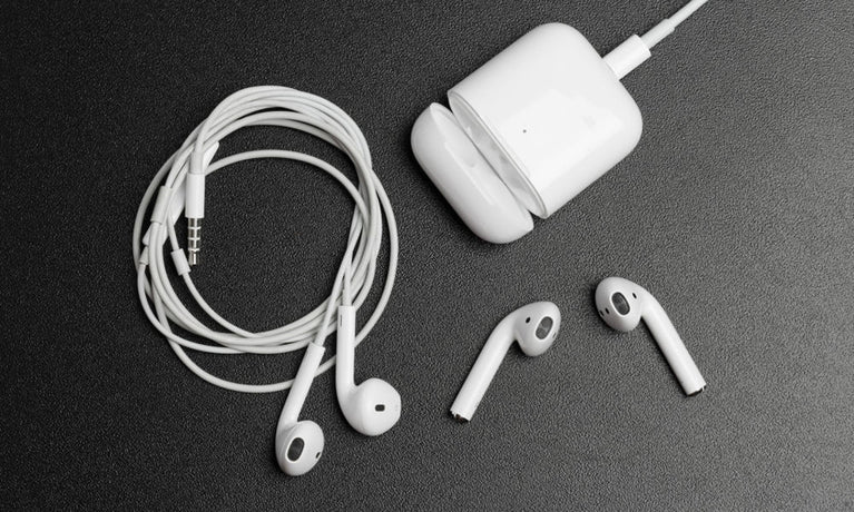 Posso caricare solo la custodia senza AirPods all’interno?